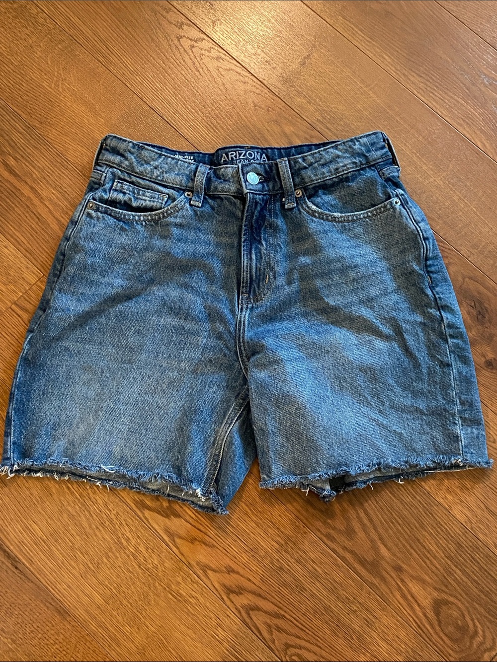 Arizona Jean Company Distressed Mid-Rise Slouchy Jorts Women’s Size 6